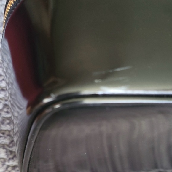 🌷SALE🌷Authentic Gucci Black Patent Leather Vanity Bag with Bamboo Accents - Picture 5 of 13